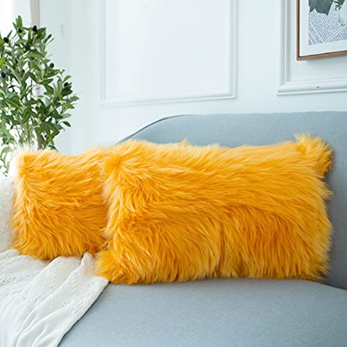 LIGICKY Kunstfell Kissenbezug Einfarbig Plüsch Weich Künstlich Pelz Throw Kopfkissenbezug Kissenhülle Dekorative Rechteck Kissen Dekokissen für Sofa Schlafzimmer Auto, 30 x 50 cm Kamel LIGICKY Kunstfell Kissenbezug Einfarbig Plüsch Weich Künstlich Pelz Throw Kopfkissenbezug Kissenhülle Dekorative Rechteck Kissen Dekokissen für Sofa Schlafzimmer Auto, 30 x 50 cm Kamel von LIGICKY