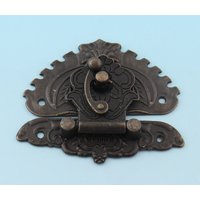 Vintage Box Riegel 70 60mm Antike Geprägte Hasp Hardware Brust Koffer Dekoration Metall Schloss Fangen Boxen Machen von LIKEBAGS