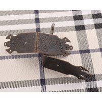 Vintage Bronze Ecken 4Pcs 42mm Geprägt Ezierecke Dekorative Tisch Schrank Trunk Ecke Beschützer Tipps Halterung von LIKEBAGS