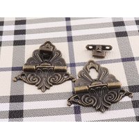Vintage Hasp Geprägt Box Riegel Hardware Brust Koffer Schnalle Metall Schloss Fangen Holzboxen Machen von LIKEBAGS