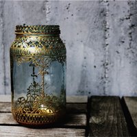 Handbemalte Kerzenleuchter - Metallfarben Auf Einmachglas Teelicht Glas Laterne von LILYSCraftedFeelings