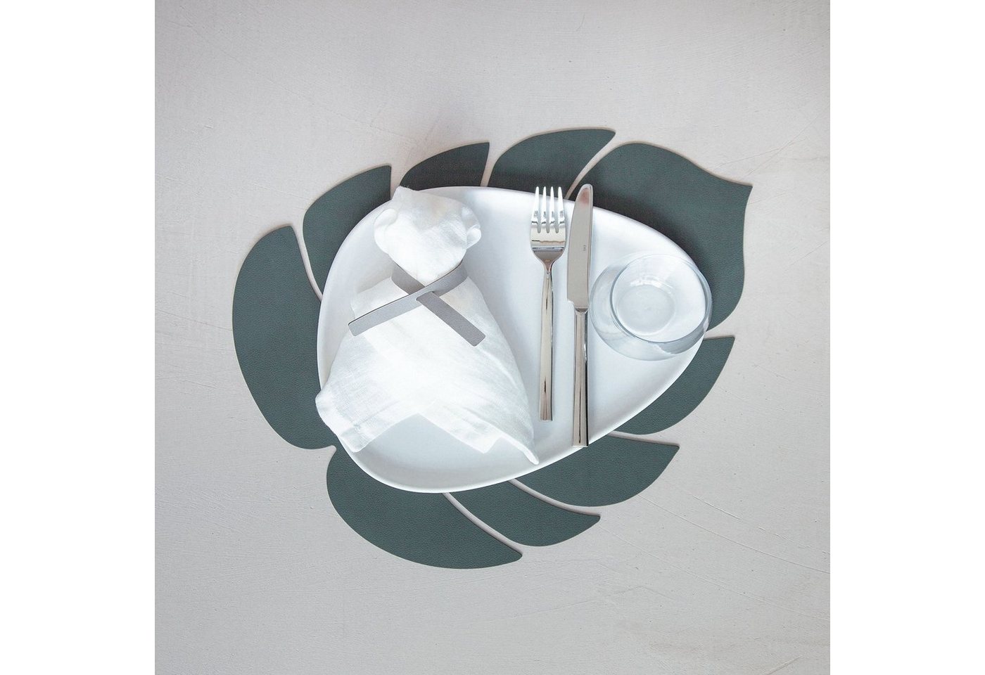 LIND DNA Platzset Tischset Monstera Leaf L 35x42cm Nupo dunkelgrün LIND DNA Platzset Tischset Monstera Leaf L 35x42cm Nupo dunkelgrün von LIND DNA