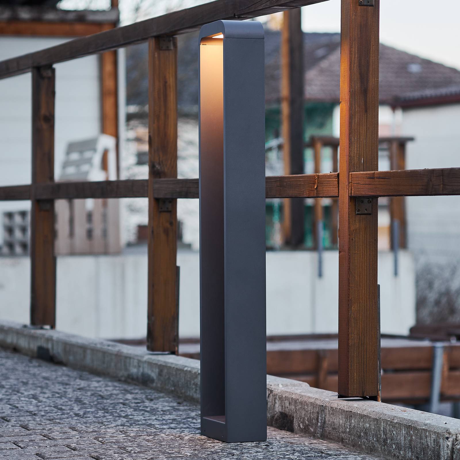 Lindby Emima LED-Wegeleuchte aus Aluminium 100 cm von LINDBY