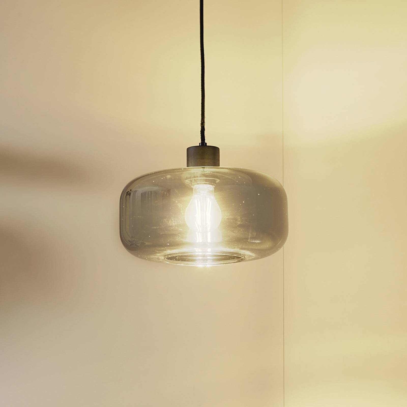Lindby Hängeleuchte Hildur, 1-flg., Ø28,5cm, rauchgrau, Glas von LINDBY