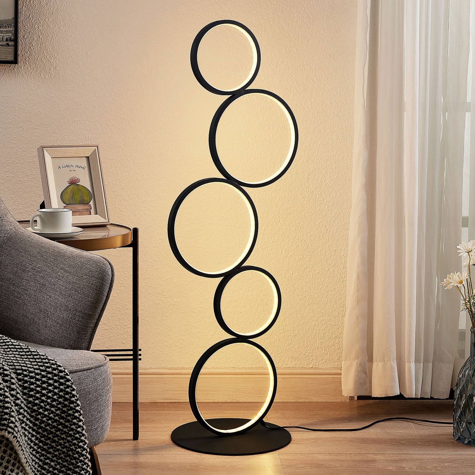 Lindby Jacek LED-Stehleuchte mit 5 Ringen von LINDBY