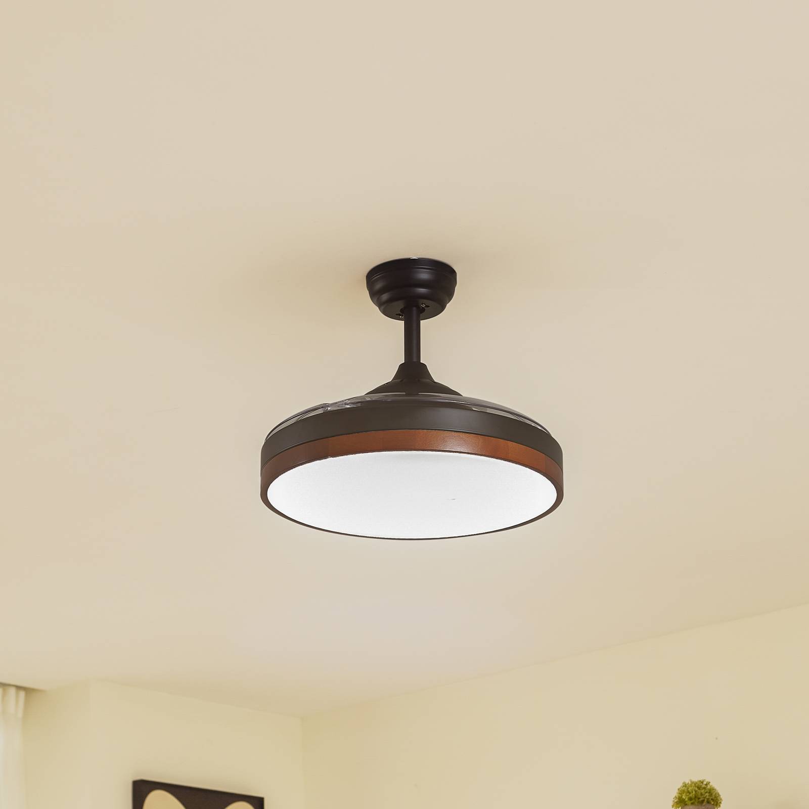 Lindby LED-Deckenventilator Oras, schwarz, DC, leise, 107 cm von LINDBY
