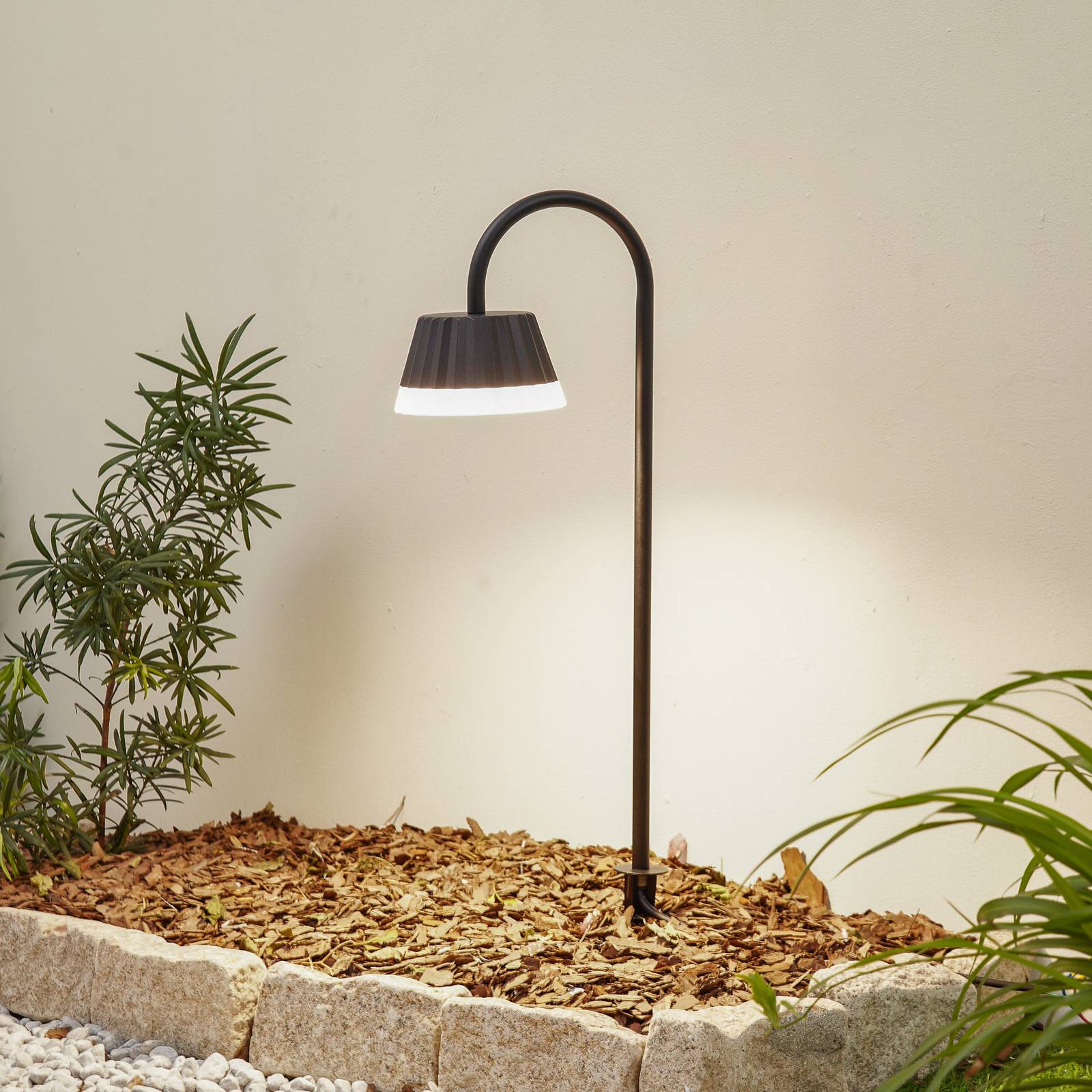 Lindby LED-Erdspießleuchte Ameline, anthrazit, IP65, 77 cm von LINDBY