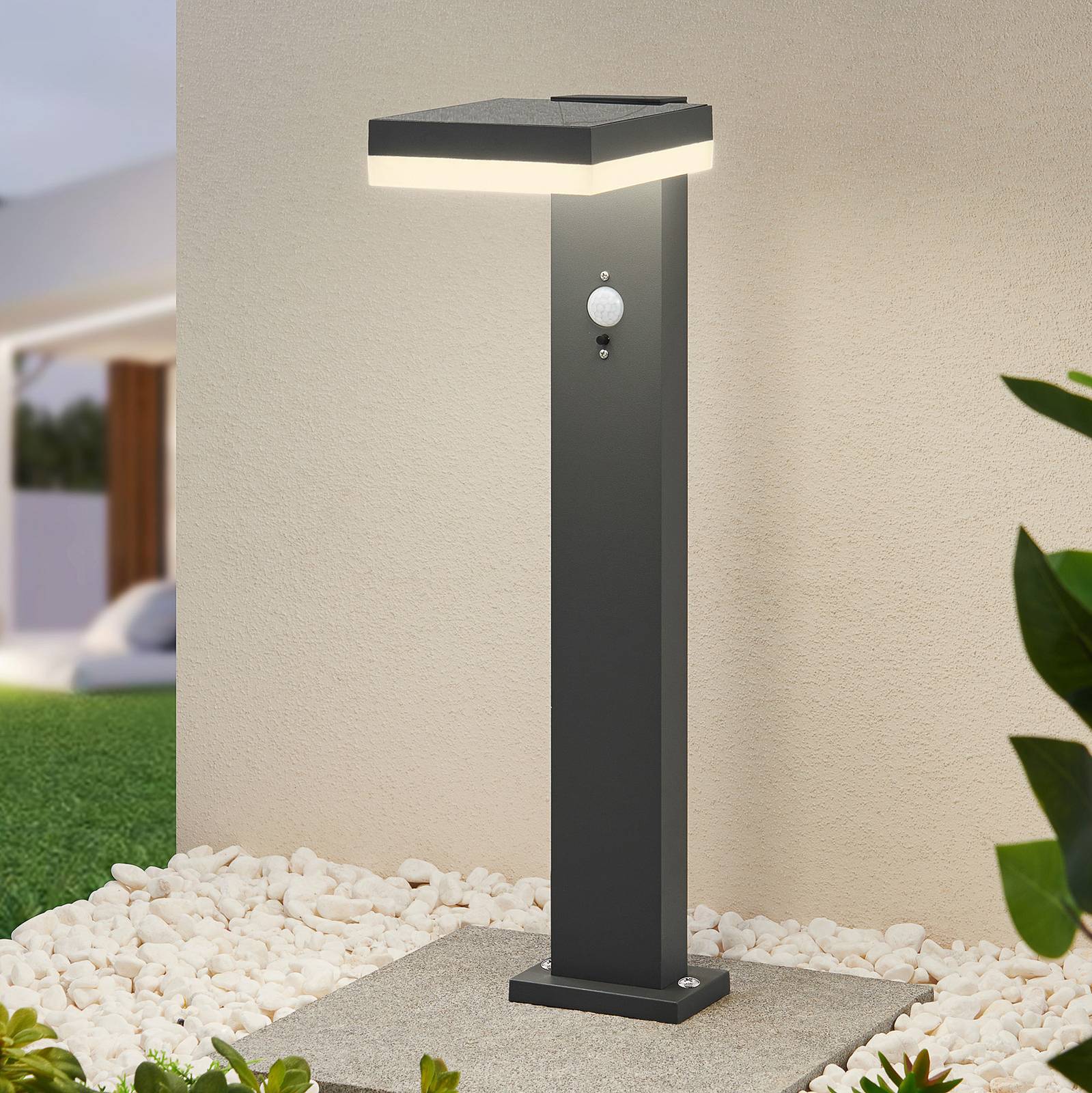 Lindby Laira LED-Solar-Sockelleuchte, 50 cm von LINDBY