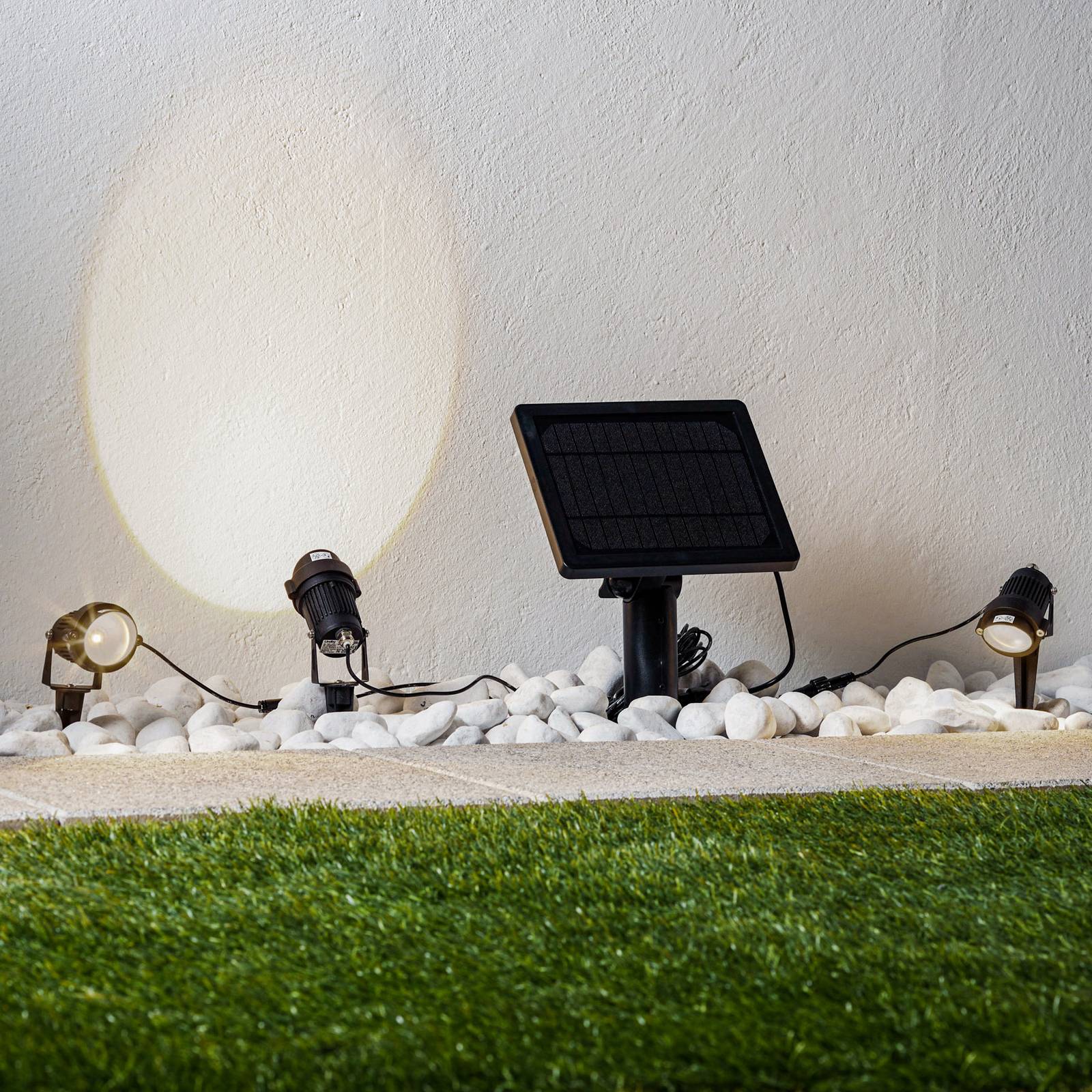 Lindby LED-Solar-Erdspießleuchte Malida, 3er-Set, schwarz von LINDBY