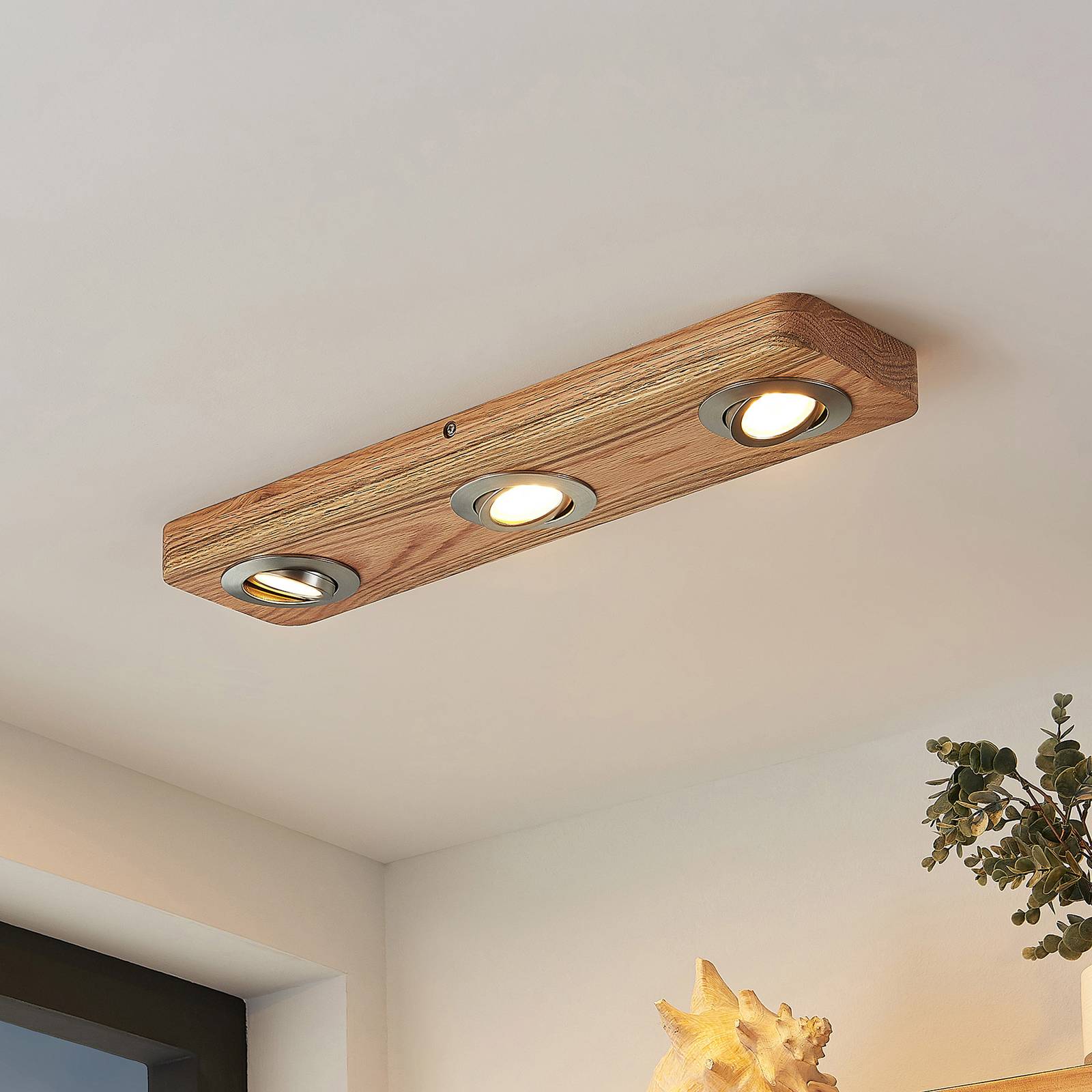 Lindby LED-Deckenleuchte Mikari, 48 cm, Holz, schwenkbar Lindby LED-Deckenleuchte Mikari, 48 cm, Holz, schwenkbar von LINDBY
