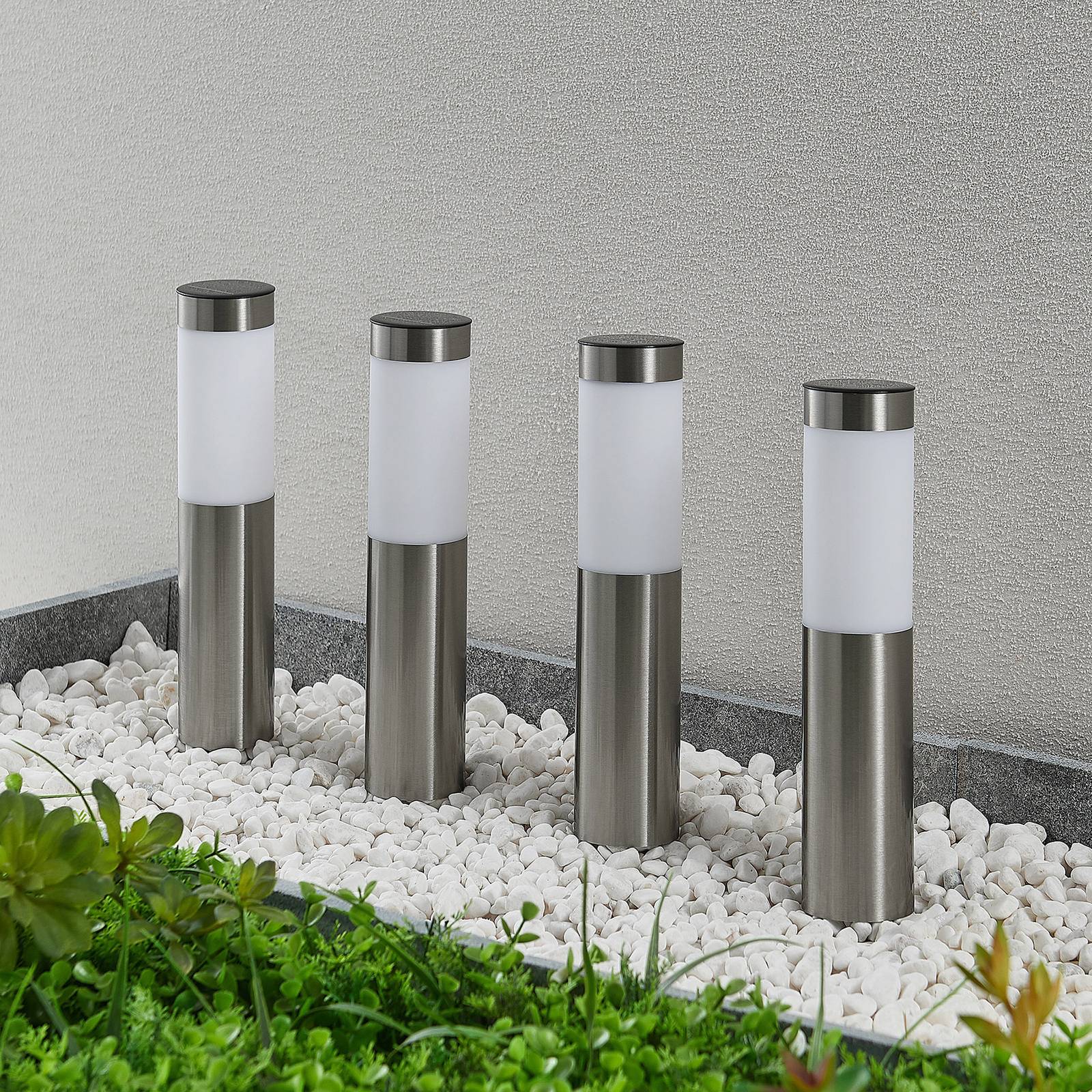 Lindby Sirita LED-Erdspieß-Solarlampe, 4er-Set von LINDBY