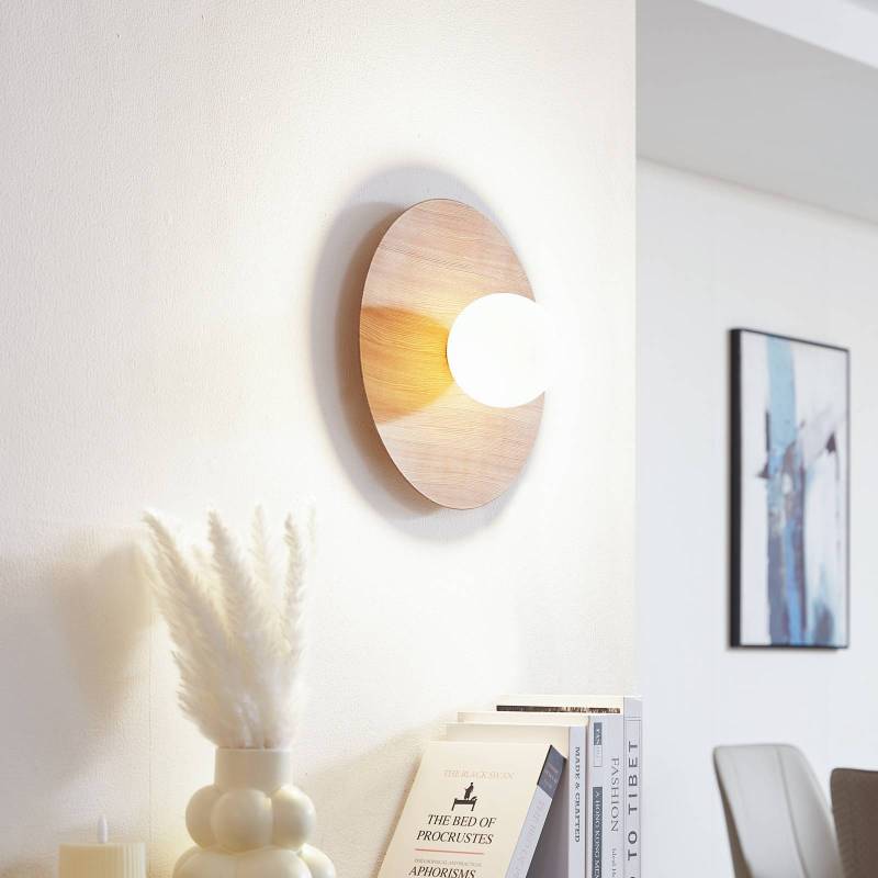 Lindby Wandleuchte Zain, holzfarben/weiß, Glas, Ø 33 cm, G9 von LINDBY