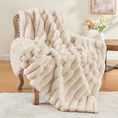 LINGKY Kuscheldecke Kaninchen Plüsch Flauschige Decke Soft Wohndecke Dick 540 G/M² Flanell Decke Couchdecke Warme Überwurfdecke Sofadecke Blanket Für Bett Sofa Schlafzimmer Büro Beige 100x160cm von LINGKY