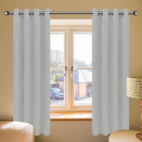 LIUJYUAN Gardinen Blickdicht 138 x 120 cm Leichte & Weiche Winter Extra Warm Lärmschutz Wohnzimmer Lärmschutz Thermogardine mit Ösen, Waschbar für Wohnzimmer Schlafzimmer, Hellgrau LIUJYUAN Gardinen Blickdicht 138 x 120 cm Leichte & Weiche Winter Extra Warm Lärmschutz Wohnzimmer Lärmschutz Thermogardine mit Ösen, Waschbar für Wohnzimmer Schlafzimmer, Hellgrau von LIUJYUAN