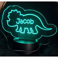 Led Acryl Dinosaurier Nachtlicht, Geschenk Für Enkelkind, Personalisiert, Geburtstagsgeschenk, Kinderzimmer, Weihnachtsgeschenk von LJEngravedMemories