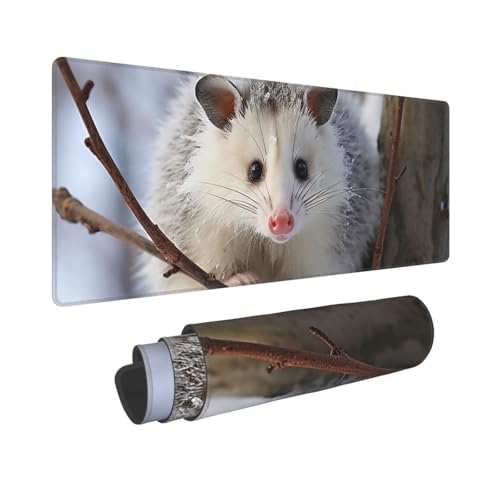 Gaming-Mauspad, erweiterte volle Tastaturmatte mit genähten Kanten, Anime, große Schreibtischunterlage mit rutschfester Unterseite, Opossum im Schnee, Mauspad für Gaming und Büro, 80 x 30 cm von LKVNSWERT