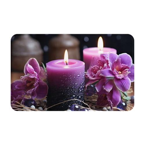 Fußmatte für den Innen- und Außenbereich, violette Blumen und Kerzen, leicht zu reinigen, schmutz- und lichtbeständig, saugfähig, Flanell-Badematte, 49,5 x 80 cm von LKWSCGHM