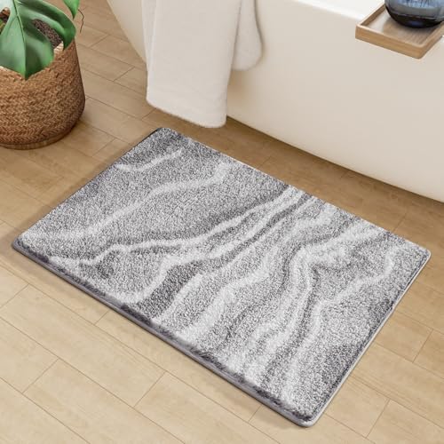 Badezimmermatte Hellgrau Weiß Bath Mat Mikrofaser Badmatte Langlebig Badezimmerteppich rutschfest Badematte Schnelltrocknend Duschvorleger Verdicken Badvorleger Waschbar Badezimmermatten 50x80cm von LNXSESN