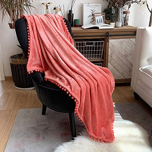 LOMAO Flanell Decke Pompoms Kuscheldecke Sofa Decken - Fleecedecke für Couch weich und warm, Wohndecke flauschig 130x160 cm als Sofadecke Couchdecke (Koralle, 130 * 160cm) von LOMAO