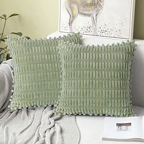 LOMOHOO 2er Set Kissenbezug 45x45cm Kordsamt Kissenbezüge mit Pompoms Dekorative Kissenbezüge Sofakissen Sitzkissen Dekokissen Couchkisen für Schlafzimmer Büro Auto grün von LOMOHOO