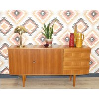 60Er Jahre Sideboard Nußbaum 150cm Mid Century 3 Schubladen Sixties Modernist Anrichte Retro Kommode von LOOKandVINTAGE