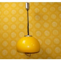 70Er Jahre Hängelampe Pendelzug Deckenlampe Ø40cm Gelb Kunststoff /Chrom Space Age Retro Vintage 70S Lamp von LOOKandVINTAGE