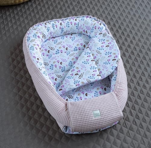 LOOLAY Babynest Set 85 cm x 60 cm - Baby nestchen aus Waffelpique Bio- Baumwolle - Babynestchen Neugeborene Handmade EU - Baby Nest 2 Teilig - Waffelpique Altrosa/Blumen Rosa LOOLAY Babynest Set 85 cm x 60 cm - Baby nestchen aus Waffelpique Bio- Baumwolle - Babynestchen Neugeborene Handmade EU - Baby Nest 2 Teilig - Waffelpique Altrosa/Blumen Rosa von LOOLAY