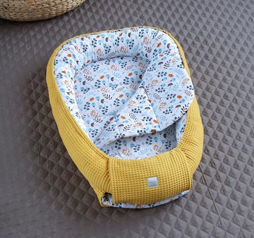 LOOLAY Babynest Set 85 cm x 60 cm - Baby nestchen aus Waffelpique Bio- Baumwolle - Babynestchen Neugeborene Handmade EU - Baby Nest 2 Teilig - Waffelpique Senfgelb/Blumen Blau LOOLAY Babynest Set 85 cm x 60 cm - Baby nestchen aus Waffelpique Bio- Baumwolle - Babynestchen Neugeborene Handmade EU - Baby Nest 2 Teilig - Waffelpique Senfgelb/Blumen Blau von LOOLAY