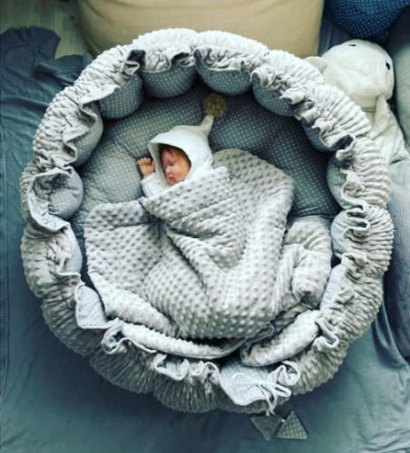 LOOLAY Babynest 3in1 XXL – Nestchen Baby Spielmatte und Reisebett 90/155cm - Handgemacht aus Baumwolle mit Rüschen - Ideal fur Zwillinge (Mini Pünktchen/Minky Grau) von LOOLAY