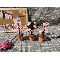 Ein Topf Mit Gehäkelten Pfirsichblüten, Pfirsichblüten Ornamente, Pfirsichblüten Topfpflanzen von LOVFS