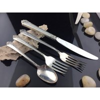 Jahrgang Oneida Erbstück Sterling 1946 Damask Rose 4 Pc Messer Salat Gabel Tee Löffel Silverware Einstellung Flatware Jahrgang Oneida Erbstück Sterling 1946 Damask Rose 4 Pc Messer Salat Gabel Tee Löffel Silverware Einstellung Flatware von LOVNTG