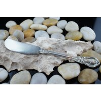 Kunst Vintage Lunt Sterling Silber Buttermesser 1941 5 3/4 "' 26G Modernist Handgefertigt Küche Blumenmuster Monogramm "'s X 180 von LOVNTG