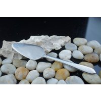 Schönes Feines Anbiet - Und Kuchenmesser Dessert Silber Gehämmert Mit Gehämmerten Blättern Blatt Besteck Vintage Sa17 von LOVNTG