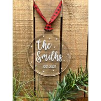 Family Etabliertes Ornament Auf Acryl Oder Unbehandeltem Birkenholz Mit Schneeflocken Option Für Walnuss Stain Oil Rubbed Finish von LTCHome