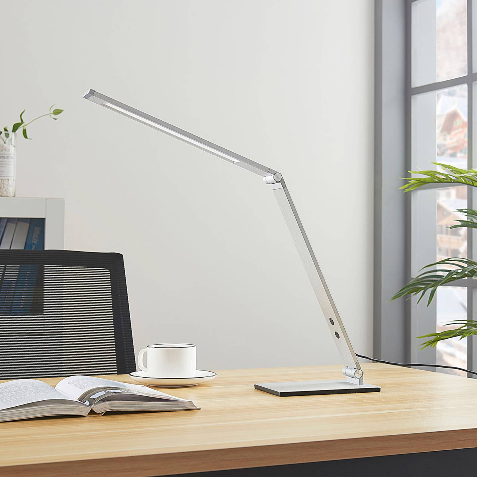 Alu-LED-Schreibtischlampe Nicano mit Dimmer von LUCANDE