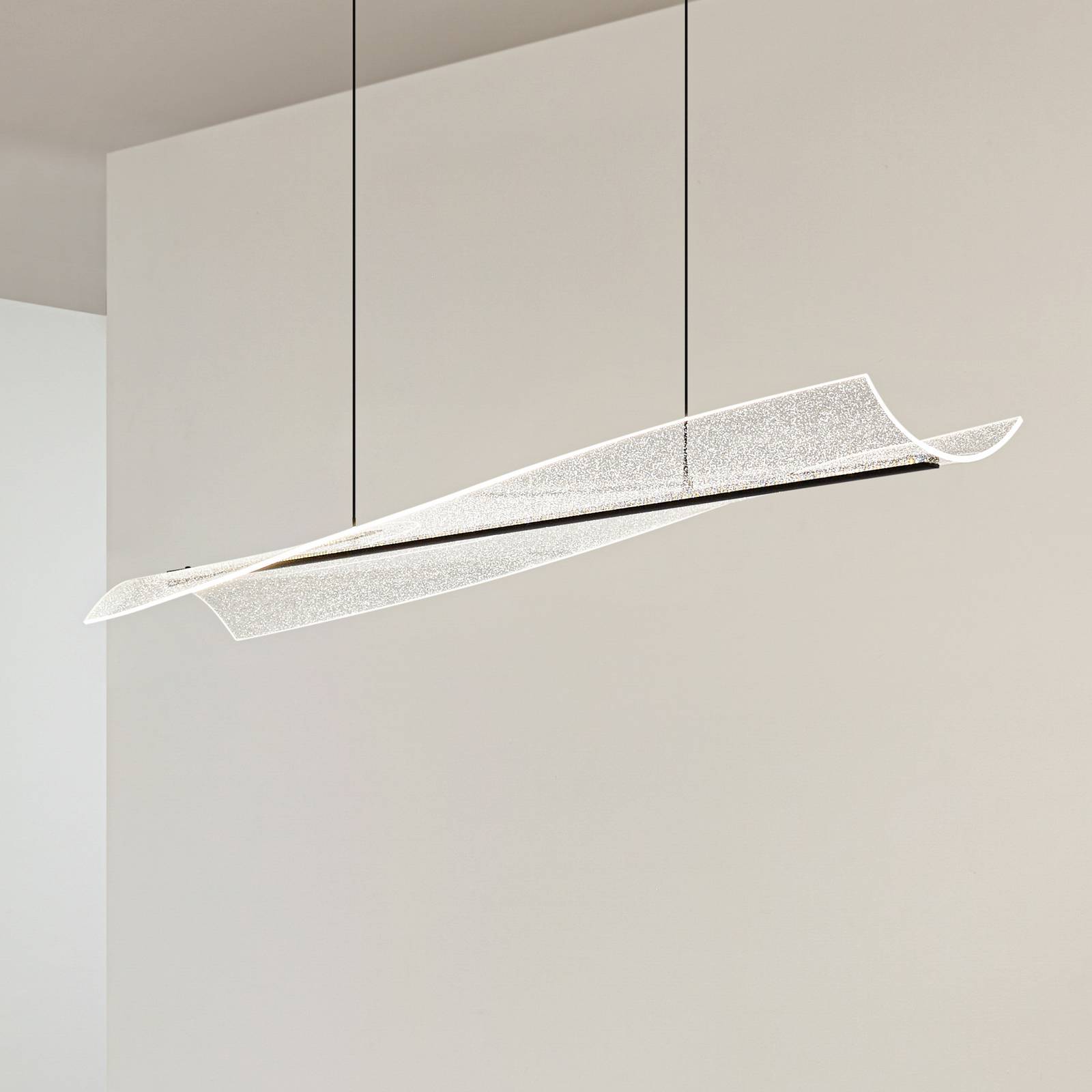 Lucande LED-Hängeleuchte Vellia, schwarz, Länge 112 cm, CCT Lucande LED-Hängeleuchte Vellia, schwarz, Länge 112 cm, CCT von LUCANDE