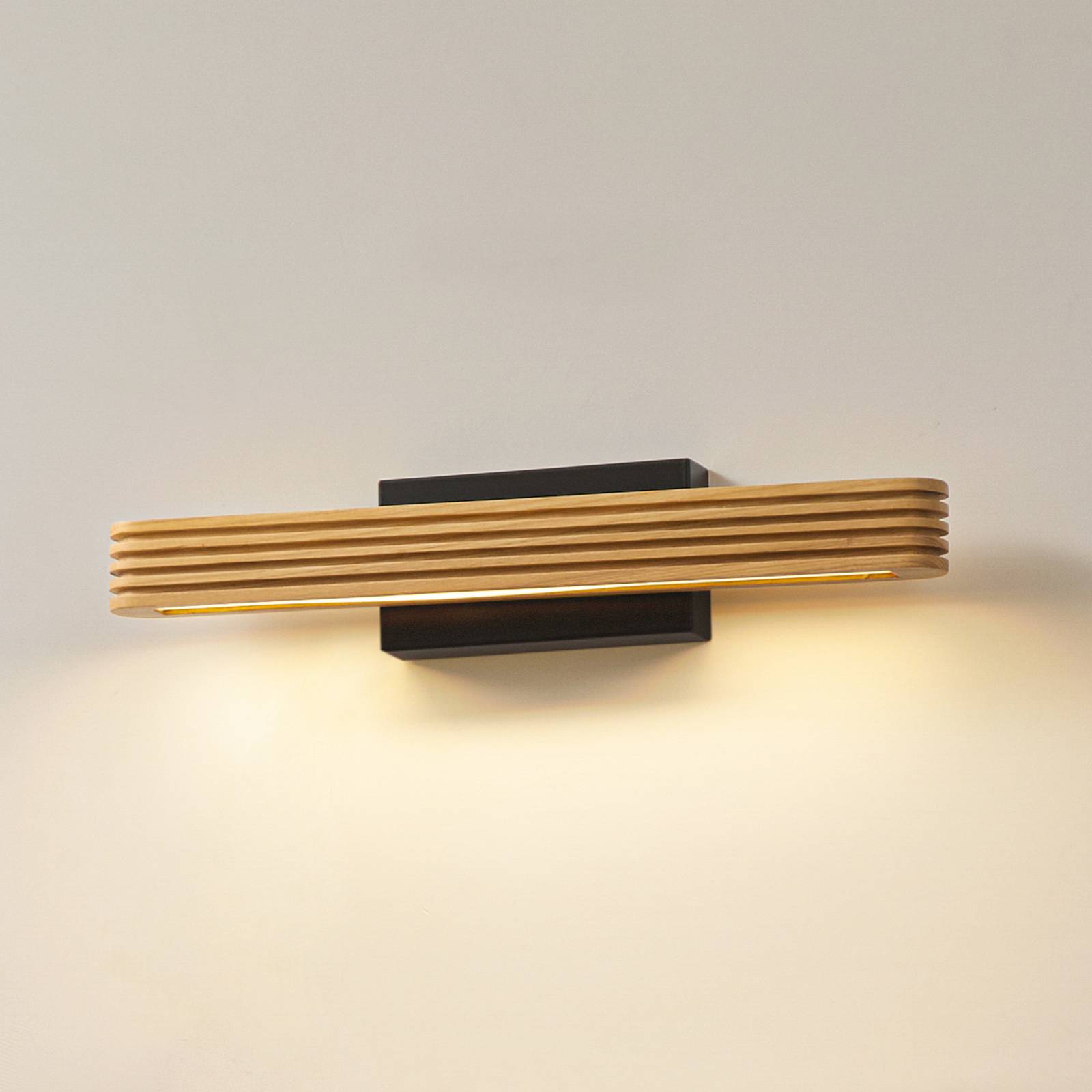Lucande LED-Wandleuchte Lieske, 40 cm, Holz, schwarz Lucande LED-Wandleuchte Lieske, 40 cm, Holz, schwarz von LUCANDE