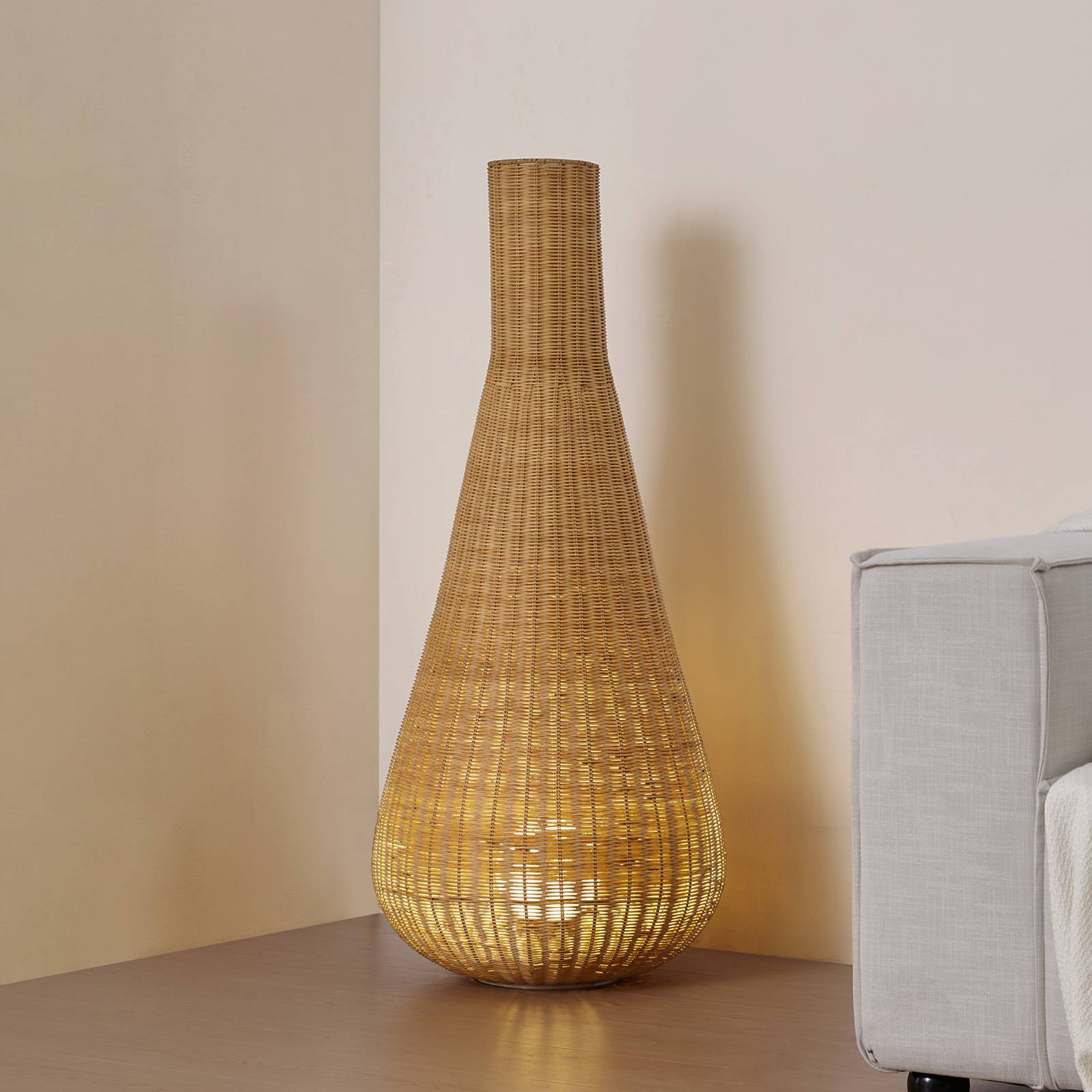 Lucande Stehleuchte Takeo, Rattan, Höhe 115 cm, E27 von LUCANDE