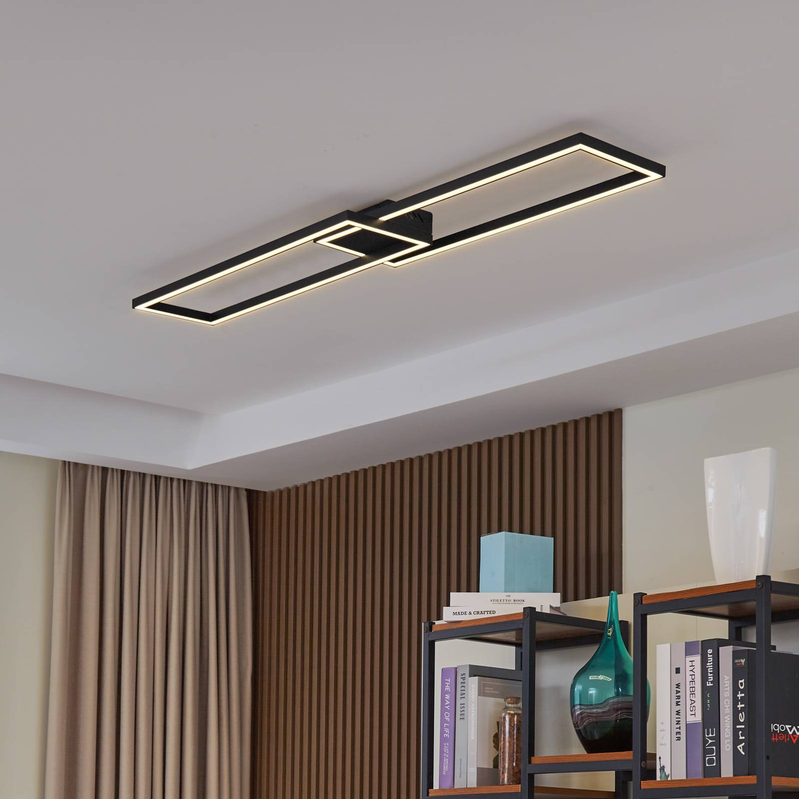 Lucande LED-Deckenlampe Tjado, 120 cm lang, schwarz, Metall Lucande LED-Deckenlampe Tjado, 120 cm lang, schwarz, Metall von LUCANDE