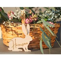 Osterkorb Namensschild Hase Gravur Holzschild Holz Kinder Frühling von LUDOVIKOBOXES