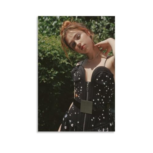 Clairo Singer Poster Dekorative Malerei Leinwand Wandkunst Wohnzimmer Poster Schlafzimmer Malerei,Wandkunst Bilddruck Moderne Familienzimmer Dekor 20x30inch(50x75cm) von LUENYUDE