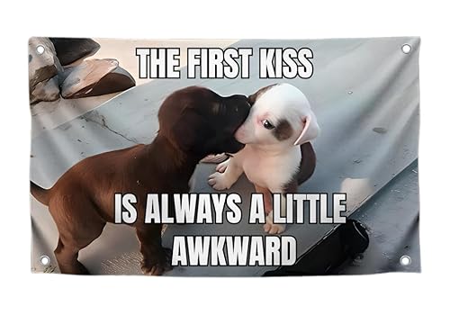 Cutes Puppies Flagge mit Zitat "The First Kiss Is Always A Little Awkward", cooles Tier-Poster, Polyester an der Wand mit vier Messingösen, einseitiges Meme-Banner für Dekoration, Zuhause, 90 x 150 cm von LUIVU