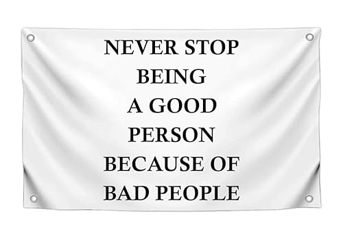 Lustige Flagge mit coolest Zitat "Never Stop Being A Good Person Because Of Bad People", Polyester, Wandbanner mit 4 Messingösen, einseitiges Meme-Poster für Dekoration, Wohnung oder Zuhause, 90 x 150 Lustige Flagge mit coolest Zitat "Never Stop Being A Good Person Because Of Bad People", Polyester, Wandbanner mit 4 Messingösen, einseitiges Meme-Poster für Dekoration, Wohnung oder Zuhause, 90 x 150 von LUIVU