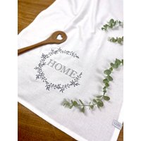 Besticktes Geschirrtuch Home Besticktes Geschirrtuch Home von LUMiDasAtelier