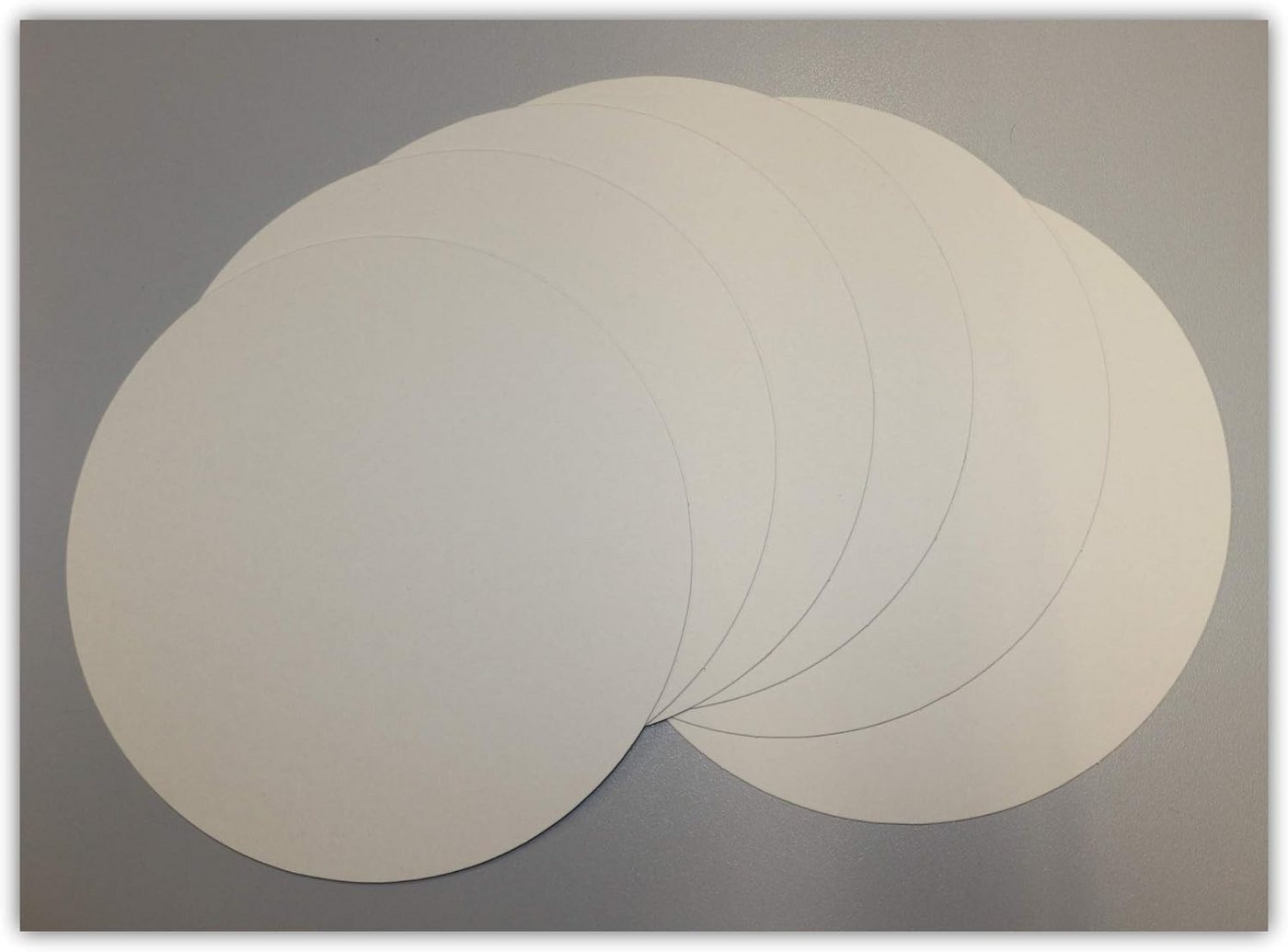 LYSCO Tortenplatte Tortenuntersetzer, Pappe rund verschiedene Farben Größe Ø 28 cm, Tortenunterlagen aus 100 % Frischfaserkarton, (auch geeignet für Kuchen, Deserts, Teilchen uvm, 10-tlg., in unterschiedlichen Farben und Durchmessern erhältlich), Tortenplatten ein-,zweiseitig oder unbeschichtet erhältlich von LYSCO