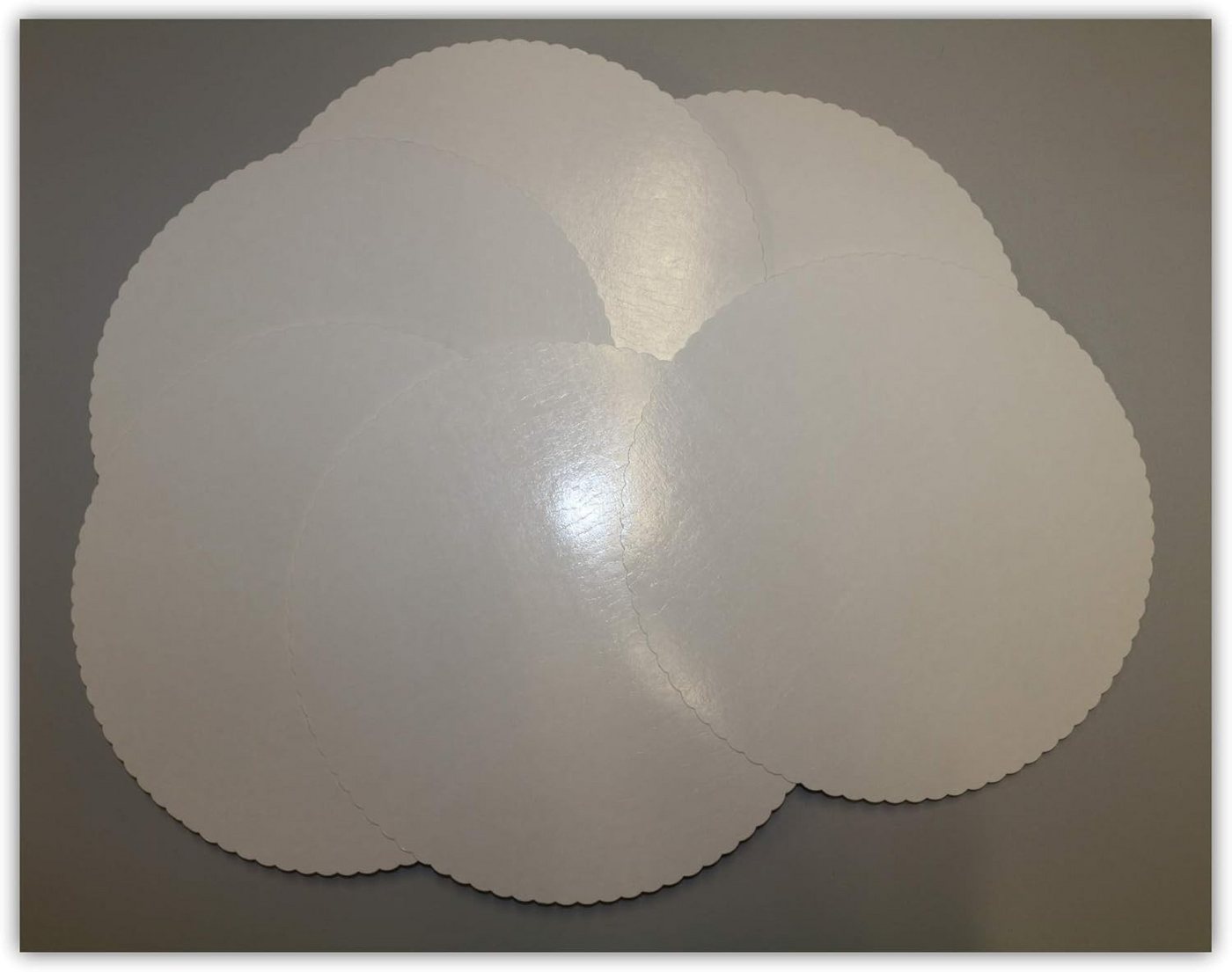 LYSCO Tortenplatte Tortenuntersetzer, Pappe rund verschiedene Farben Größe Ø 28 cm, Tortenunterlagen aus 100 % Frischfaserkarton, (auch geeignet für Kuchen, Deserts, Teilchen uvm, 10-tlg., in unterschiedlichen Farben und Durchmessern erhältlich), Tortenplatten ein-,zweiseitig oder unbeschichtet erhältlich von LYSCO