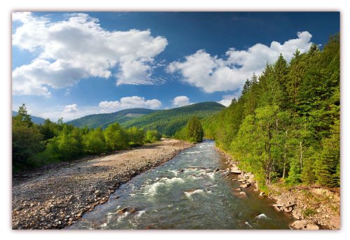 XXL Poster 100 x 70cm (F-214) Gebirgslandschaft mit strömendem Fluss ufergesäumt mit Bäumen und blauem Himmel mit strahlend weißen Wolken (Lieferung gerollt!) von LYSCO