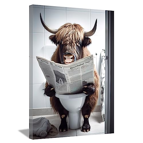 LZIMU Badezimmer Hochlandkuh Bild auf Leinwand braunes Vieh das auf der Toilette sitzt und Zeitung liest Leinwandbild lustige Tiere Poster Wanddekoration Gerahmt(3, 60x90cm) von LZIMU