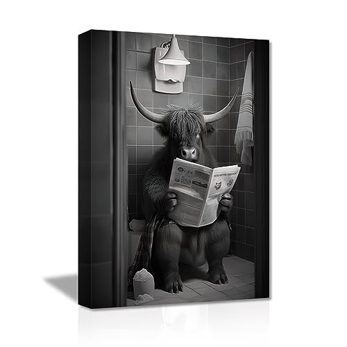LZIMU Badezimmer Wanddekoration lustige Hochlandkuh die auf der Toilette sitzt und Zeitung liest Leinwand Kunstdrucke schwarz weiße Tiere Wandbilder (G, 40.00 x 60.00 cms) von LZIMU