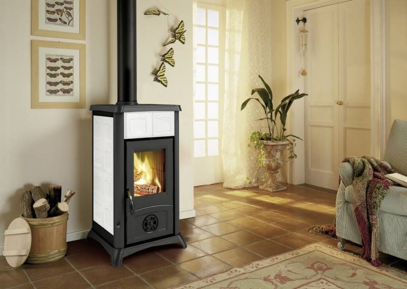 LaNordica Kaminofen GEMMA Gussofen und Kachelverkleidung in weiß 6 kW LaNordica Kaminofen GEMMA Gussofen und Kachelverkleidung in weiß 6 kW von La Nordica